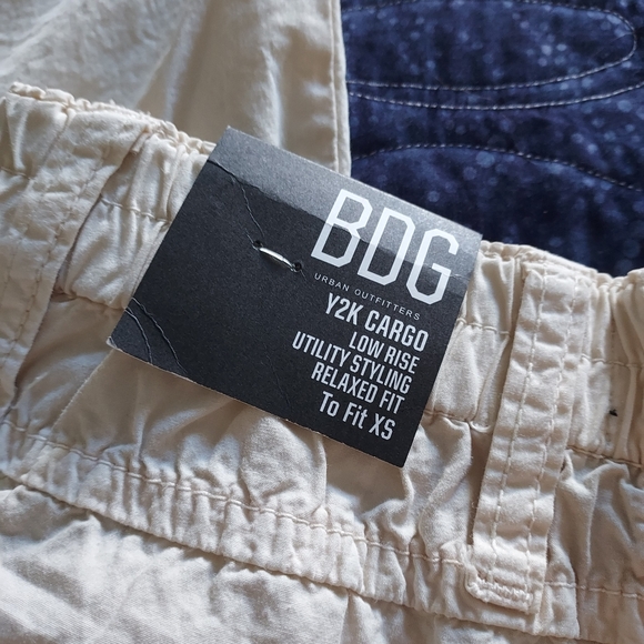 NWT Urban Outfitters Y2K Cargo pants, cereal, XS - Picture 4 of 9